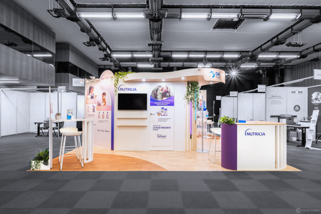 Stand menuis&eacute; Danone Nutricia con&ccedil;u pour le salon AFDN 2025 &agrave; Toulouse