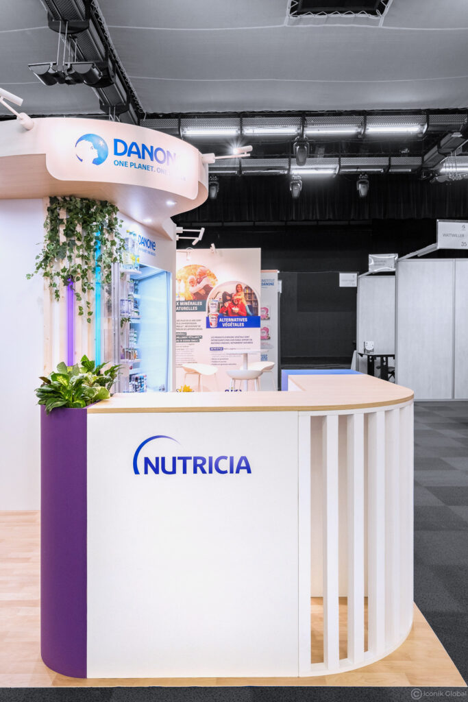 Stand menuis&eacute; Danone Nutricia con&ccedil;u pour le salon AFDN 2025 &agrave; Toulouse