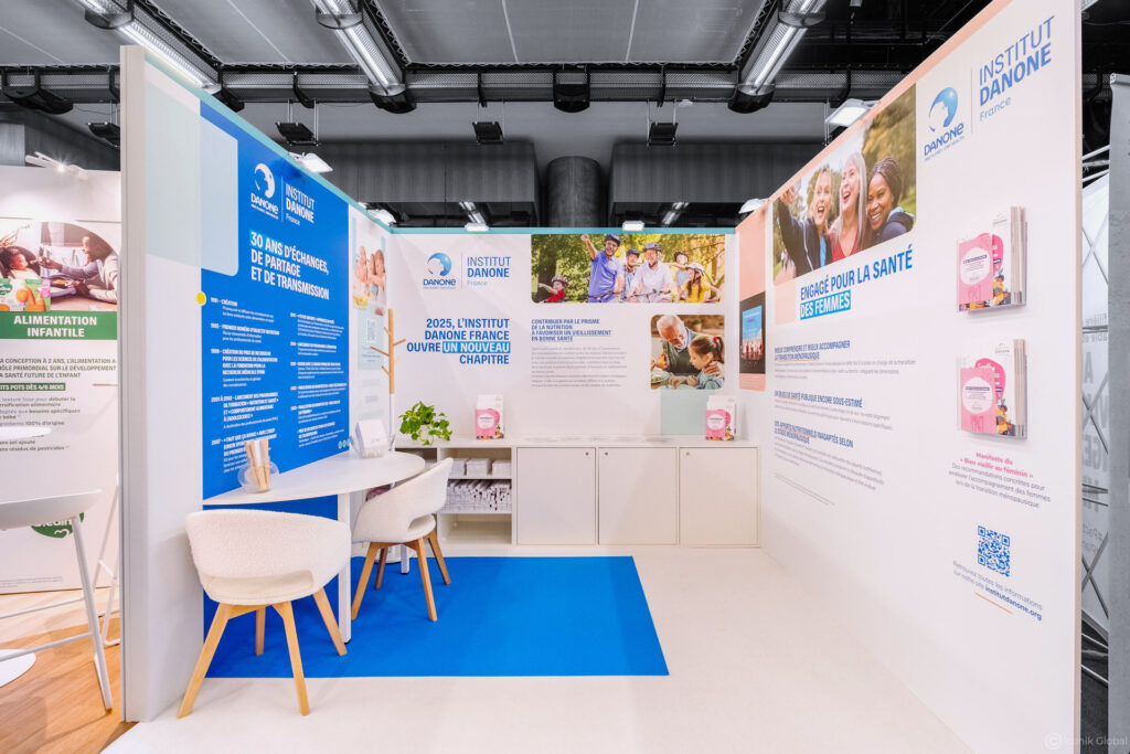 Stand menuis&eacute; Danone Nutricia con&ccedil;u pour le salon AFDN 2025 &agrave; Toulouse
